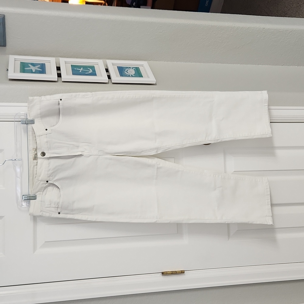 White cropped denim